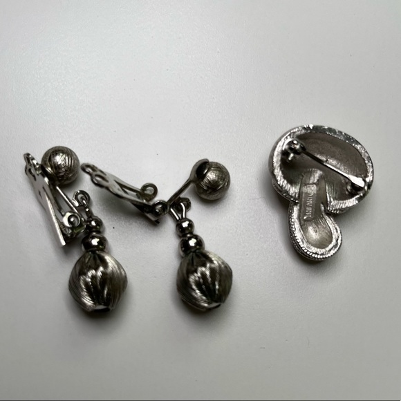 Vintage Silver Tone Clip-on Earrings and Brooch Lot - Picture 4 of 6